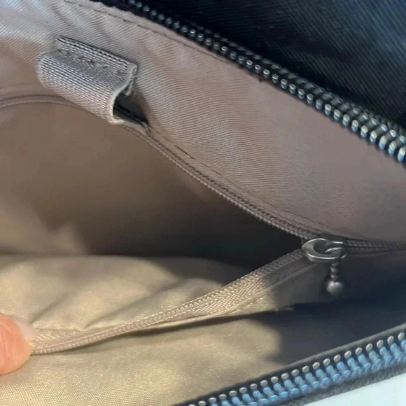 Baggallini Flip Zip Crossbody in black - Picture 5 of 7